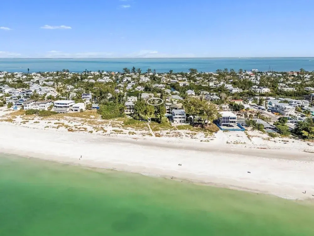 The Lady Fish 3 Bedroom Home by RedAwning