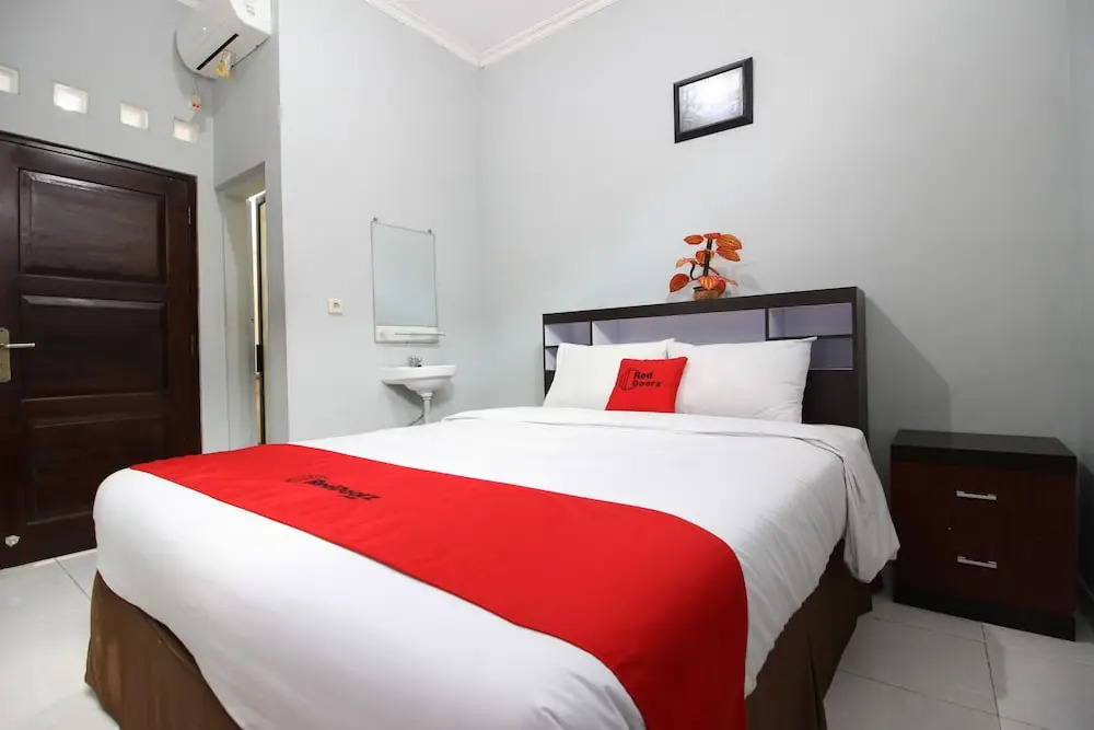 RedDoorz near STPN Jogja