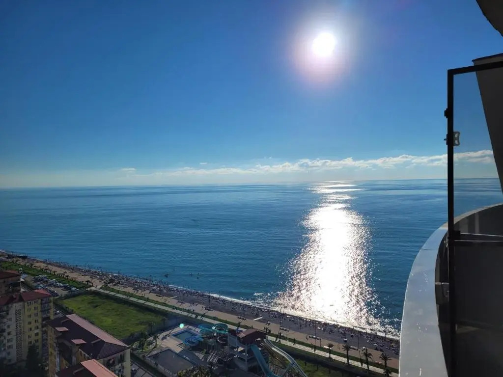 2 levels penthouse with a SUNSET SEA VIEW! Balcony and window 8x4m!