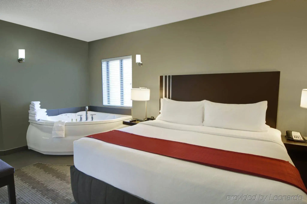 Holiday Inn Calgary Airport by IHG