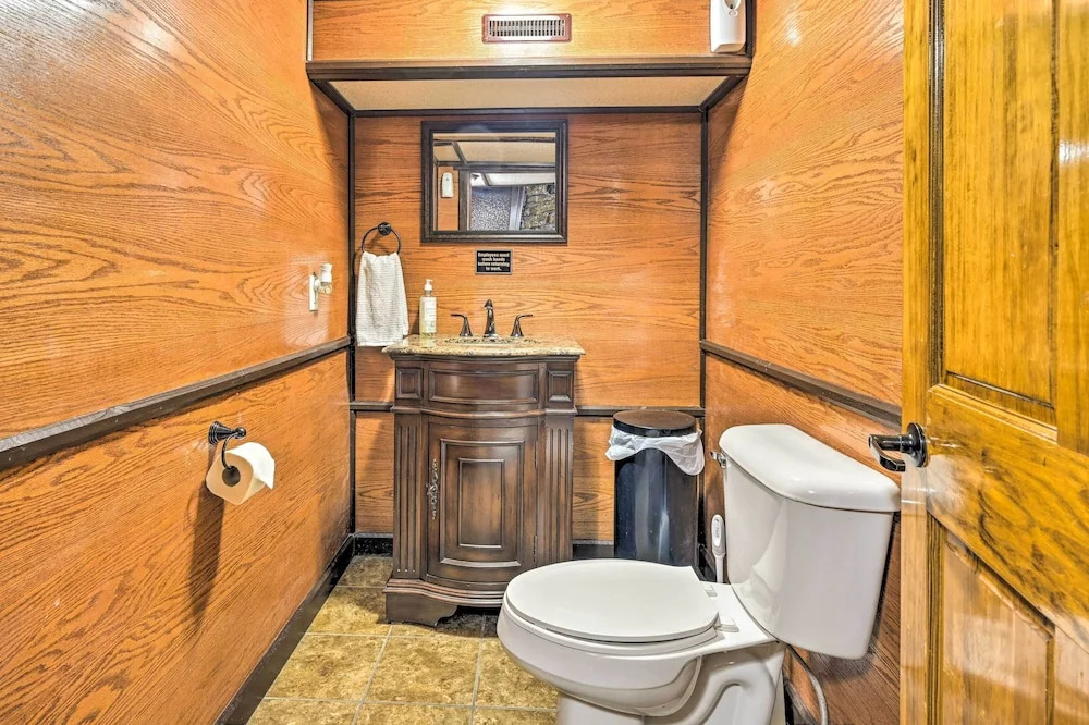 Walk to River: Unique Studio in Renovated Bar!