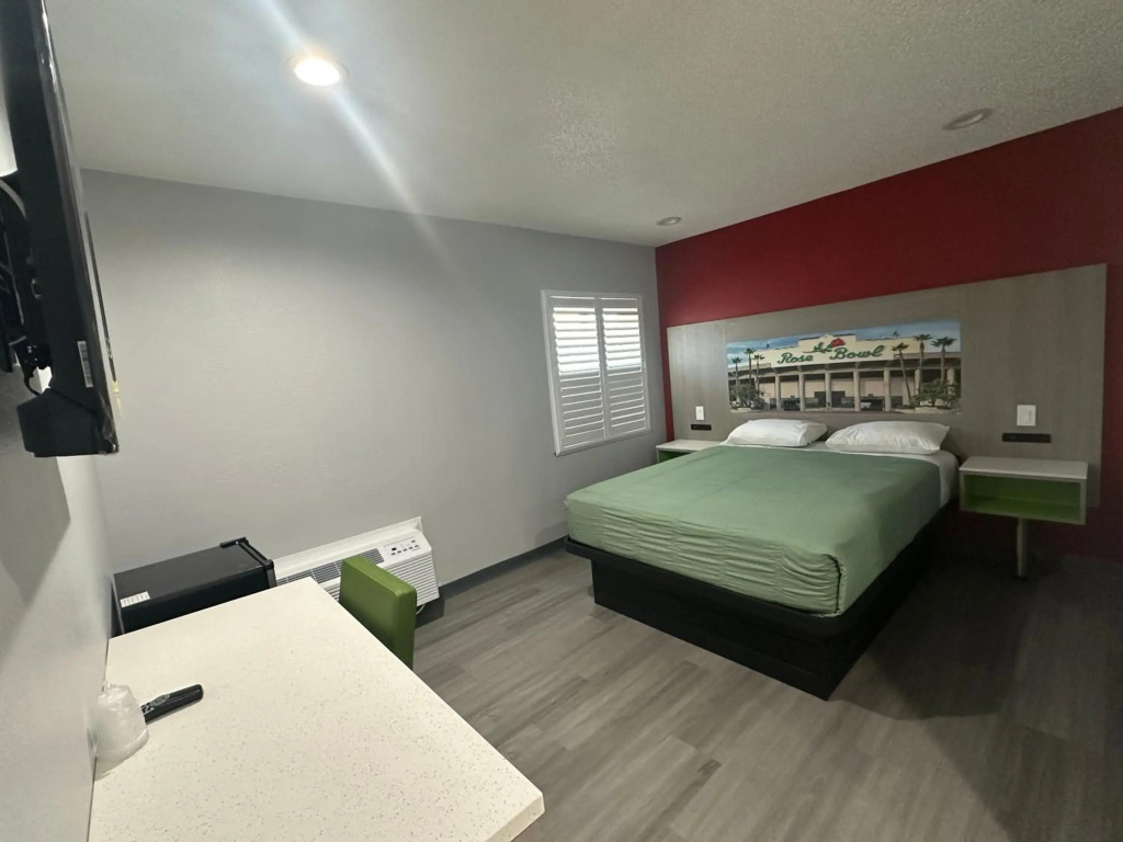 Hi-Way Host Motel