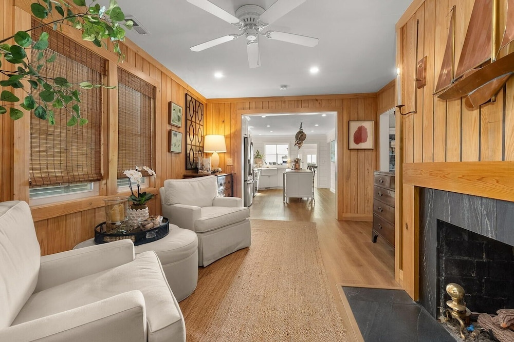 1404 Front Street 4 Bedroom Home