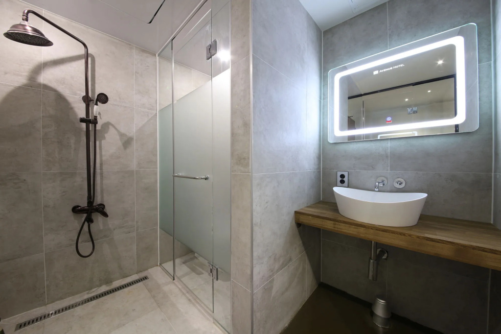 Avenue Hotel