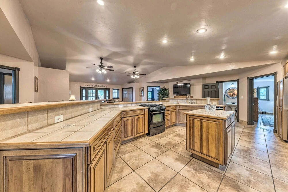 Casa Ruidoso Cabin: Hot Tub, Views & Pool Table!