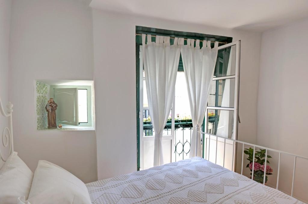 Stay local in Alfama! Deolinda central Home, amazing view