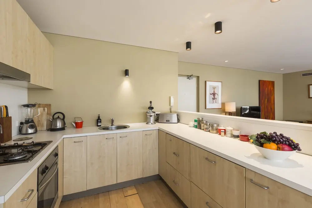 Spacious 1 Bedroom Apt Close To Green Square & Pool