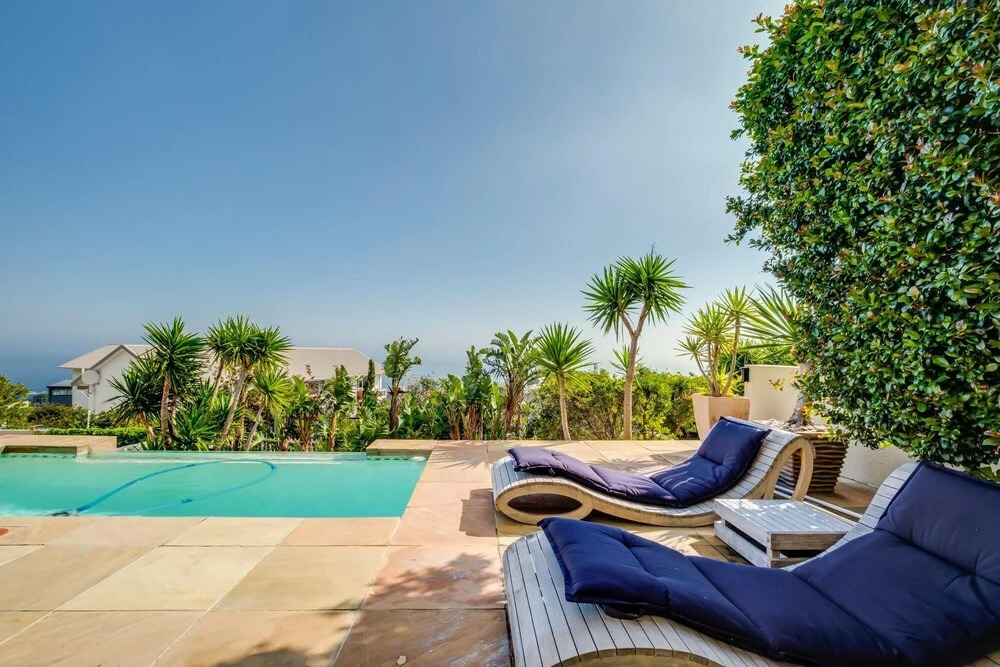 Holiday Apartment in Secure Camps Bay Complex With Private Pool Calico