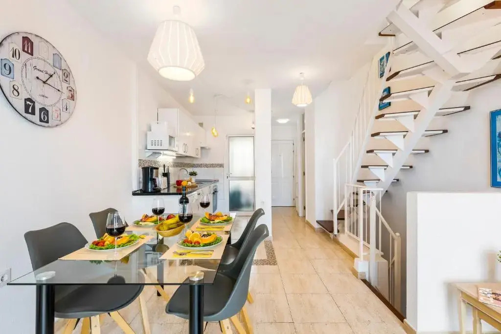 1314 FABULOUS 2 BEDROOM Accommodation ROOF TERRACE