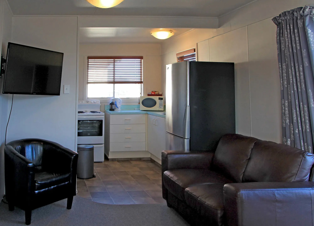 Acacia Lake View Motel