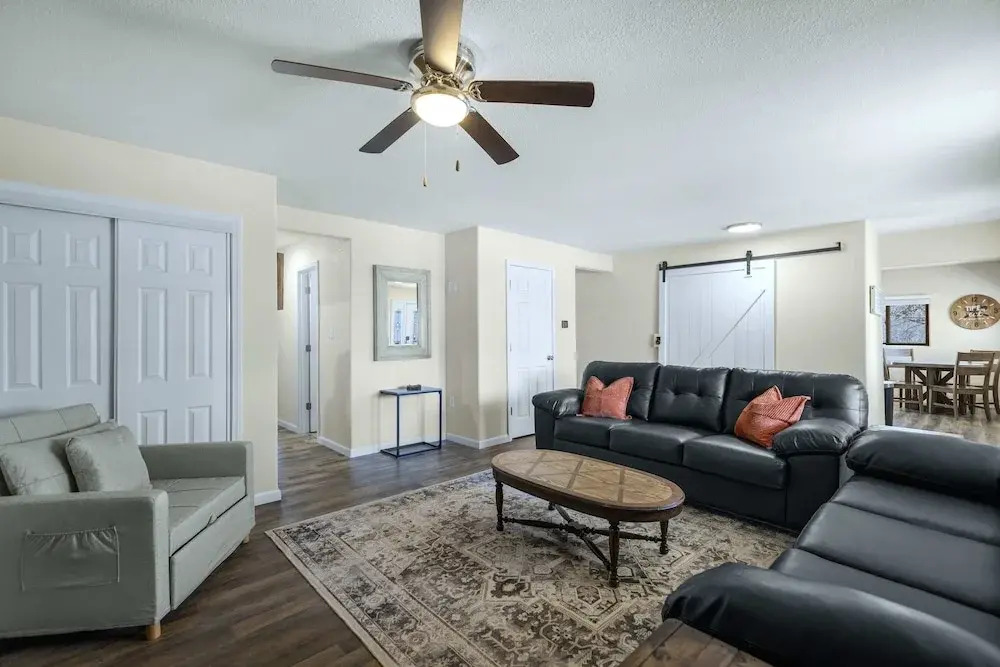 White Oak Landing Spacious 6 BDR w/ Boat Slip!