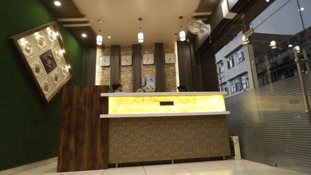 OYO 77326 Hotel Royal View