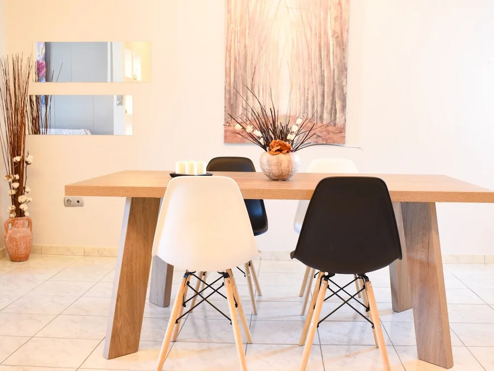Cozy flat on the main square, 10min to the sea