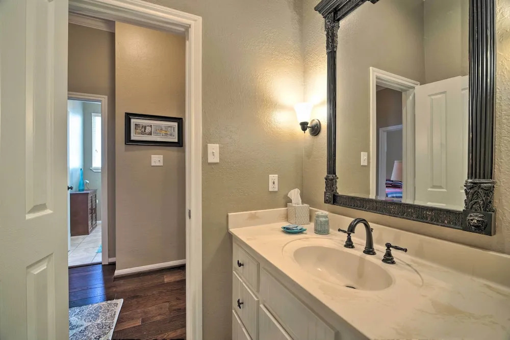 Waterfront Lake Conroe Getaway w/ Multiple Decks