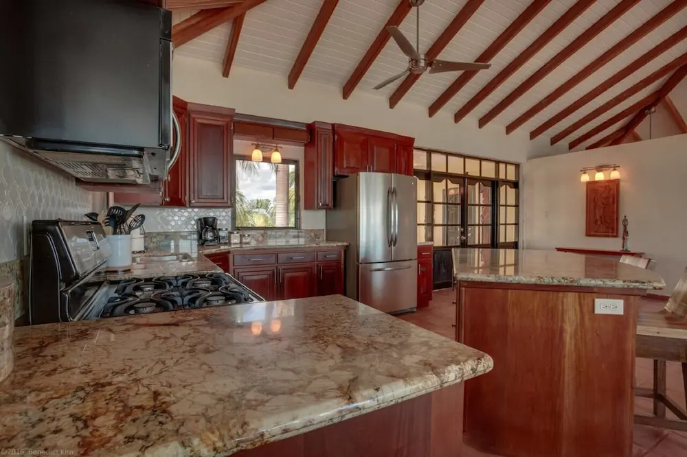 Mission Bay - Large 5 Bedroom Oceanfront w Pier and Pool