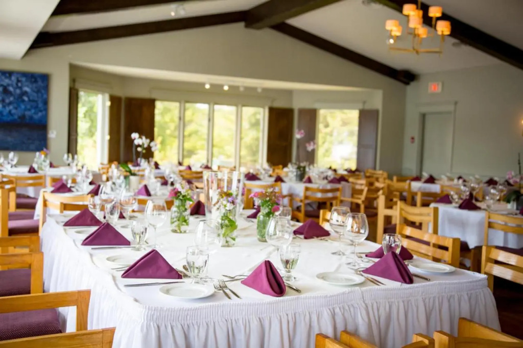 Elmhirst's Resort - On a lake