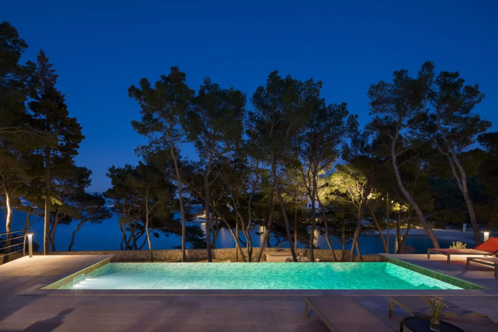Vale Residence - exclusive & private property by the sea