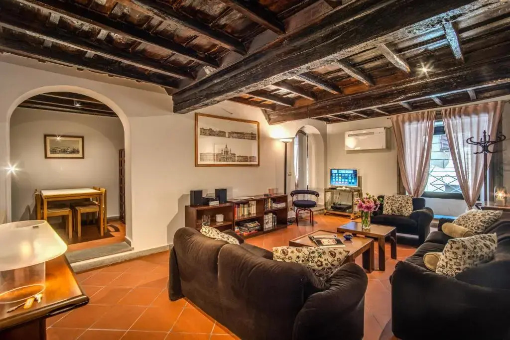 Cartari Apartment