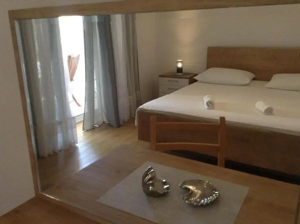 Apartments Leut