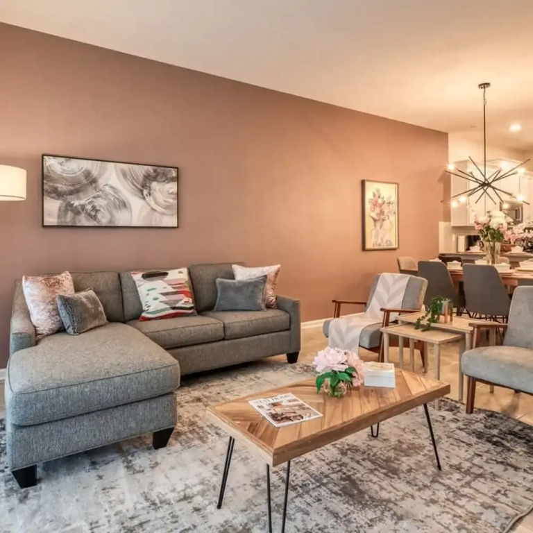 Modern 2BR Condo w Mickey Room - Family Perfection
