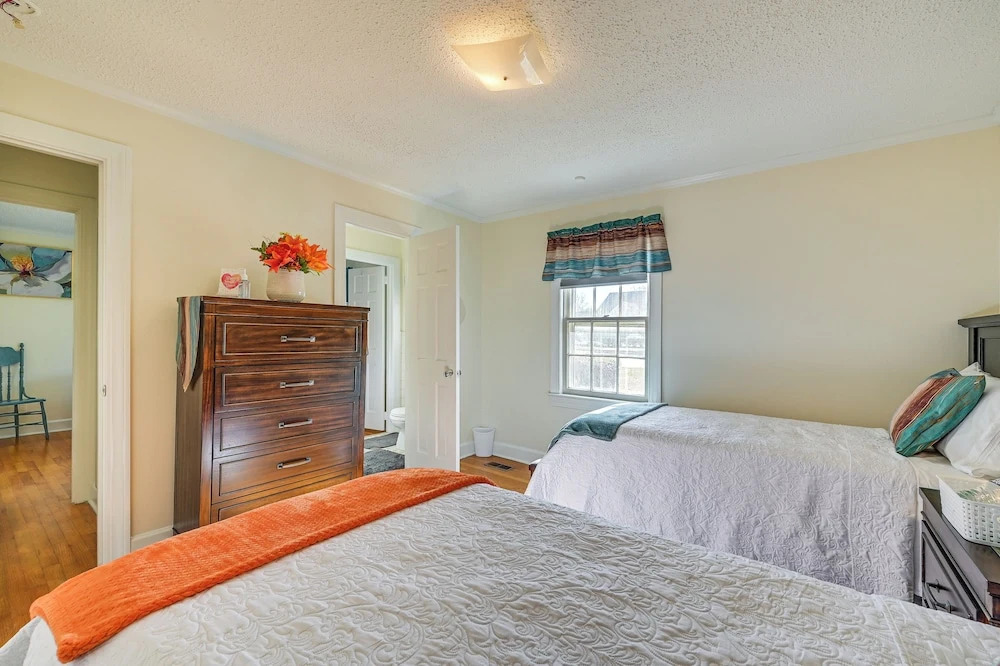 Greenville Home: 2 Mi to Downtown! 1 Mi to Ecu!