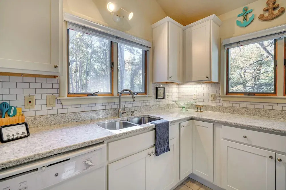 1/2 Mi to Beach Access: Southern Shores Gem + Deck