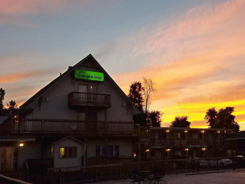 The Crow Peak Lodge