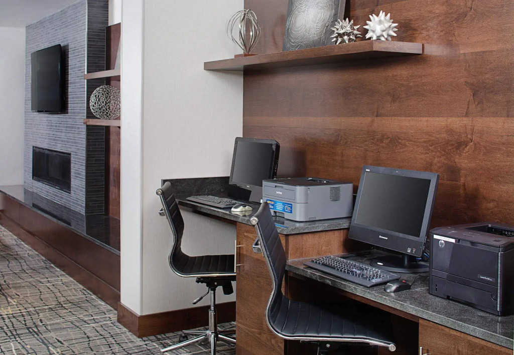 Courtyard by Marriott Manchester-Boston Regional Airport