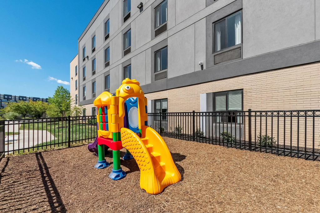 ECHO Suites Extended Stay by Wyndham Sterling