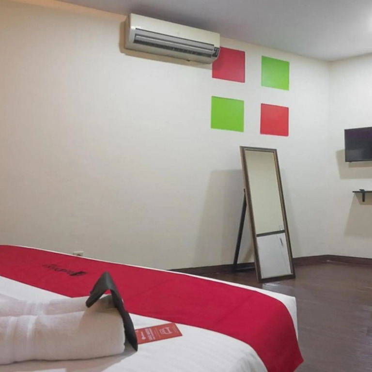 RedDoorz near ITC Mangga Dua