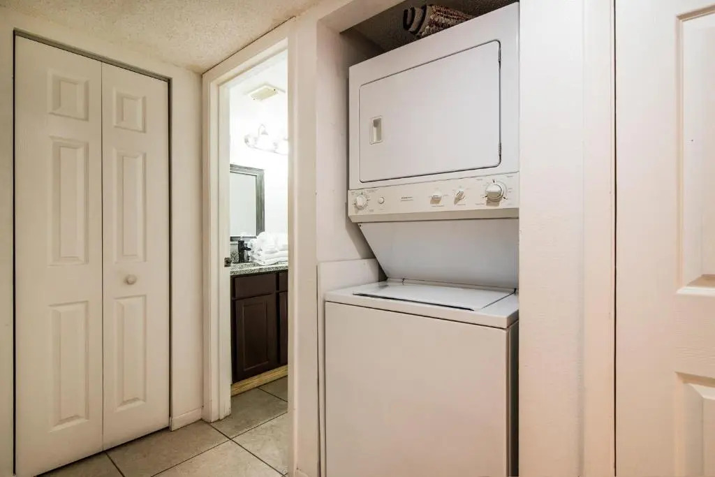Luxury Shorewalk Water Front 2 Bedroom 2 Bathroom 3Mins IMG 5 Mins Beach