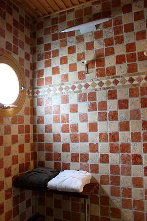 Une Suite a la Campagne (Adults Only)