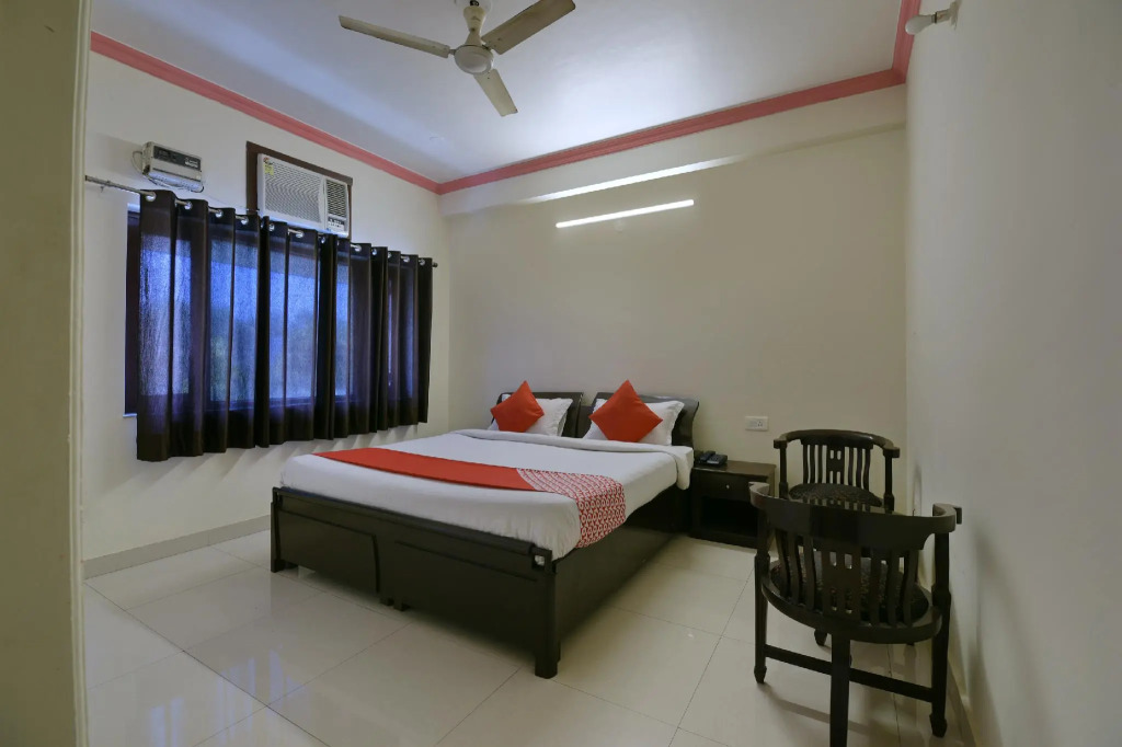 OYO 9963 Hotel Raja Palace