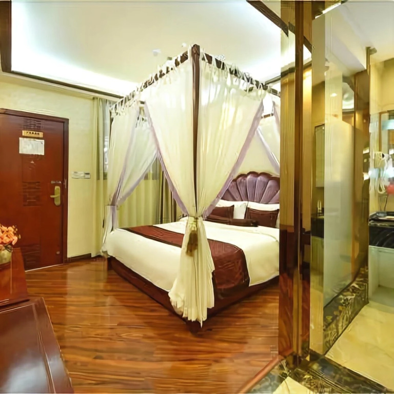 Golden Cube Grand Hotel