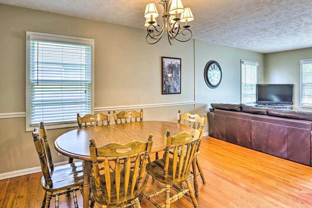 Family-friendly Omaha Home ~ 5 Mi to Dtwn!