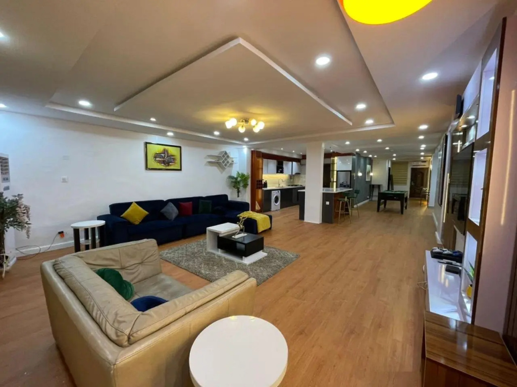 WATERFRONT 3BR APT W/FREE PARKIN WiFi NETFLIX POOL