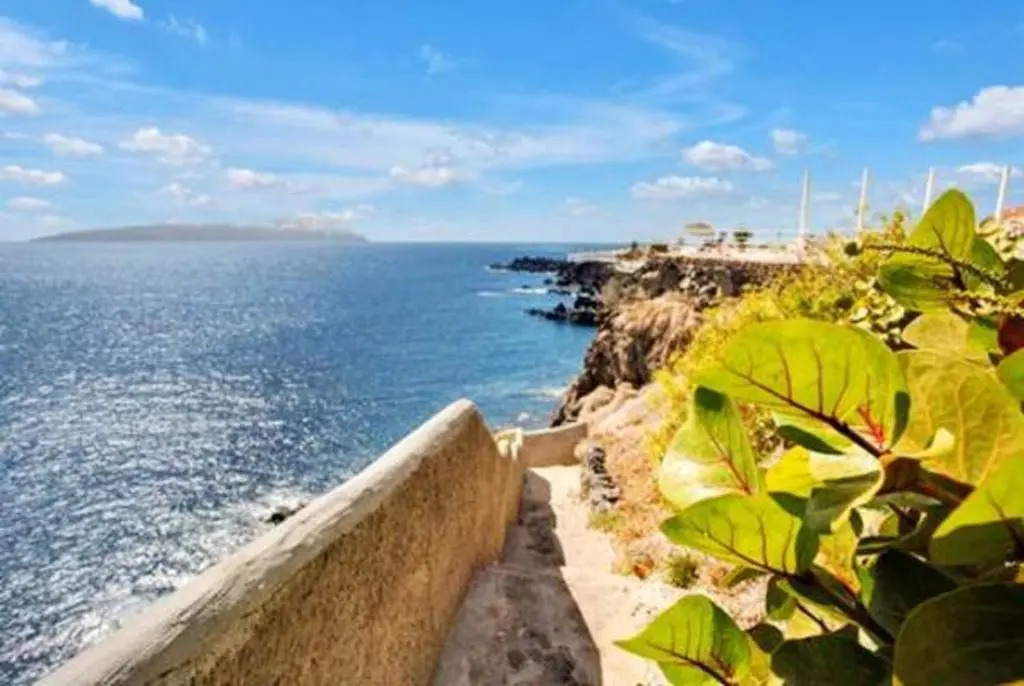 One bedroom appartement with sea view shared pool and enclosed garden at Guia de Isora 1 km away from the beach