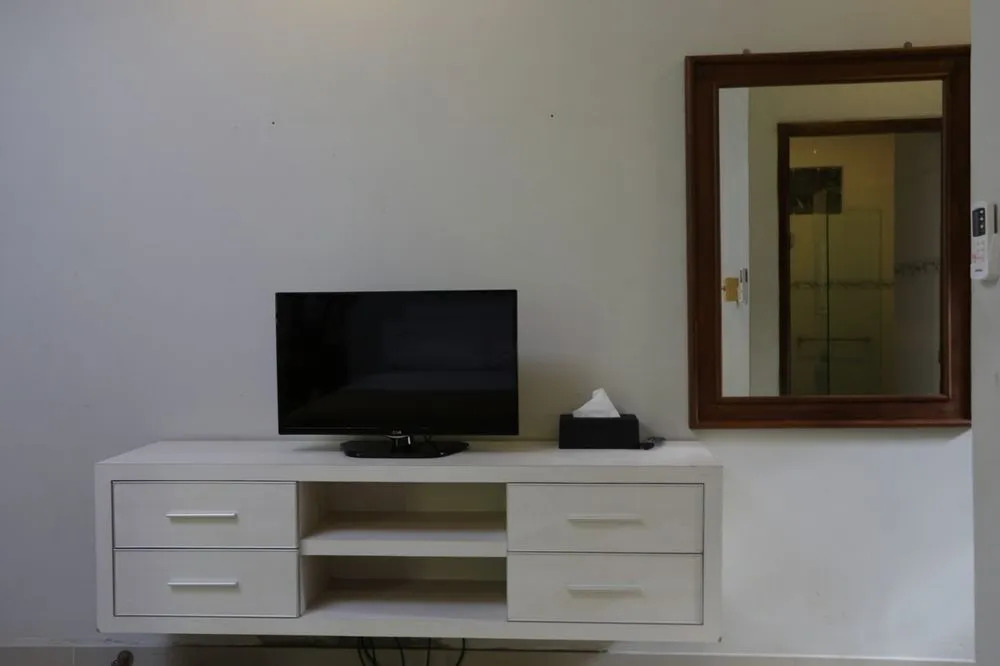 RedDoorz near Pantai Double Six