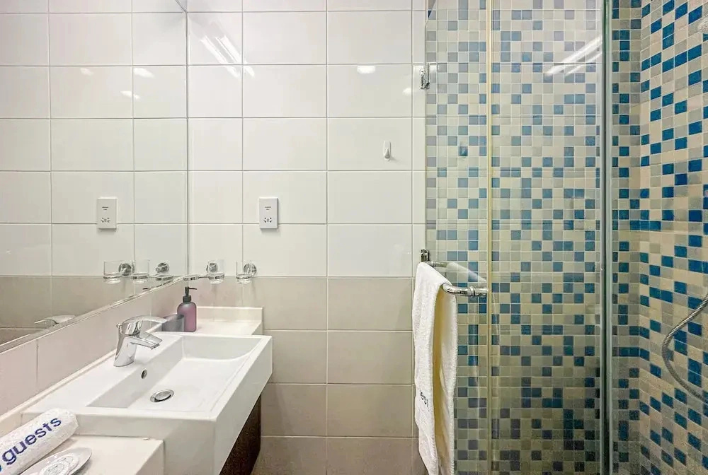 HiGuests - Azure Residences