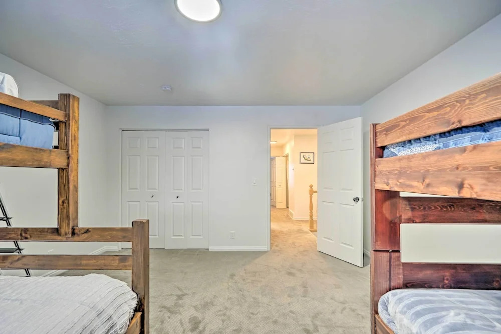 Spacious Cottonwood Heights Home: Ski Nearby!