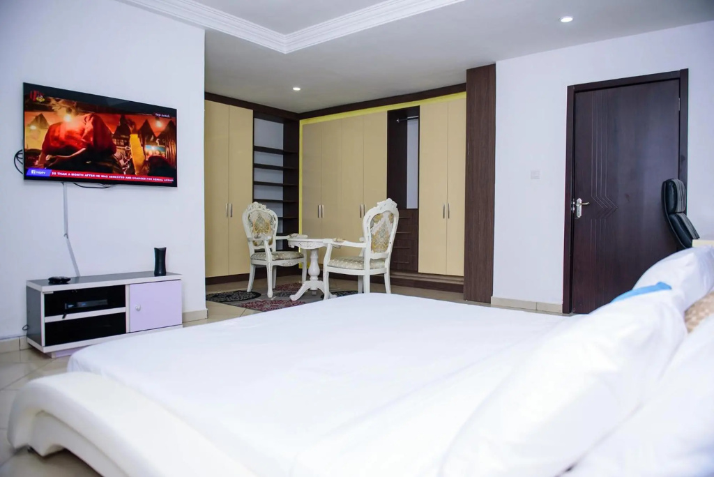 4 Bedroom Duplex-24Hrs Electricity/WIFI/Security