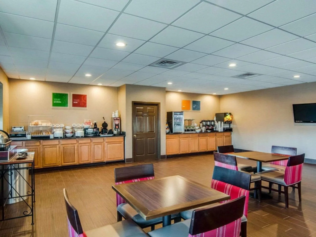 Comfort Inn & Suites Raphine - Lexington near I-81 and I-64