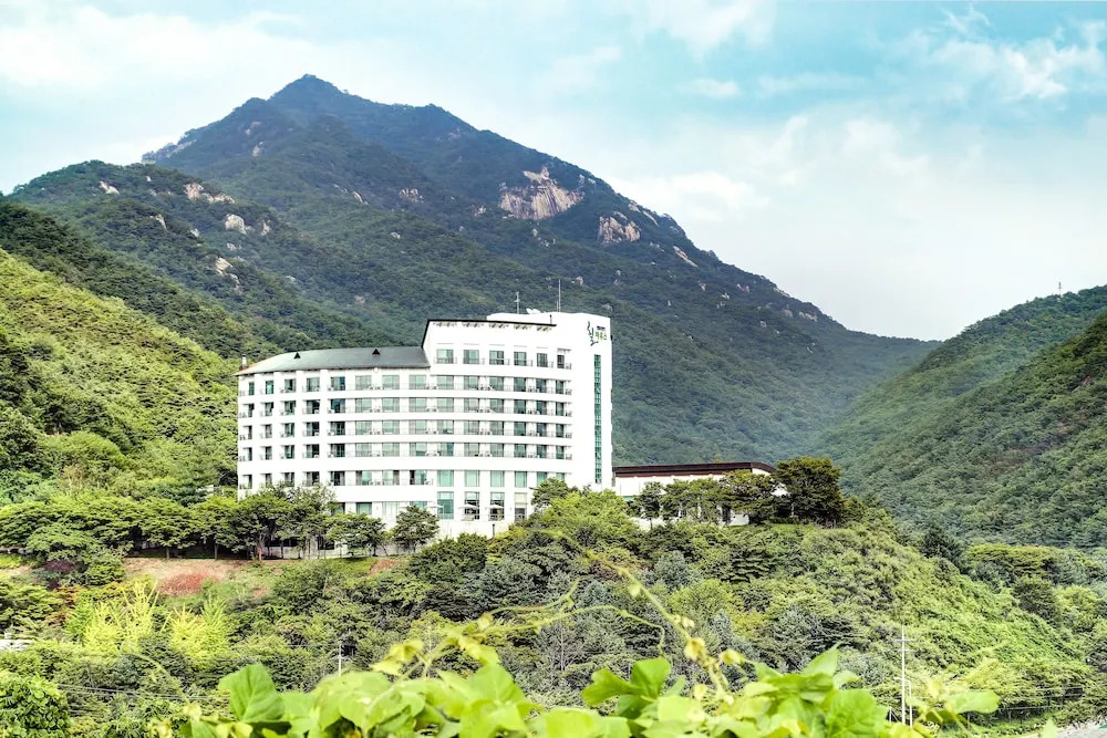 Cheongpung resort hill house