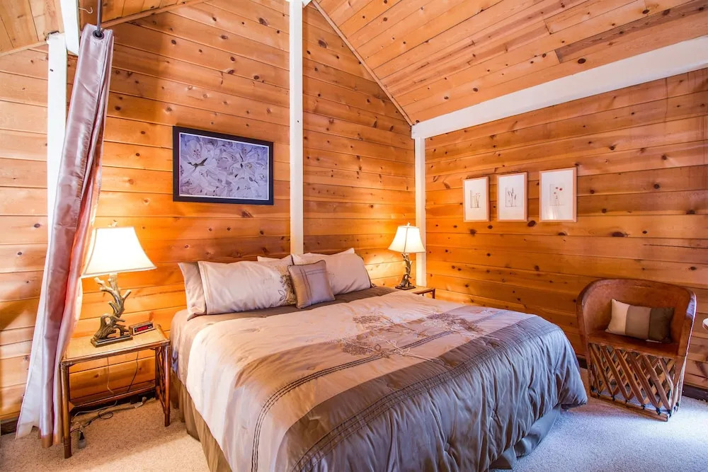 Cluster Cabin 12
