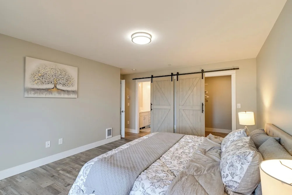 Ocean Shores Home w/ Game Room - Walk to Beaches