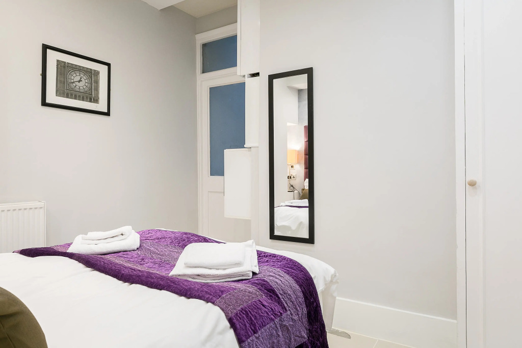 1-bedroom modern flat just off Oxford st