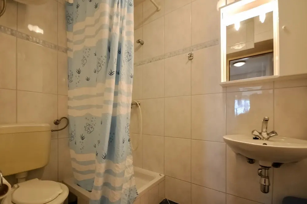 Apartments and Rooms Nikola