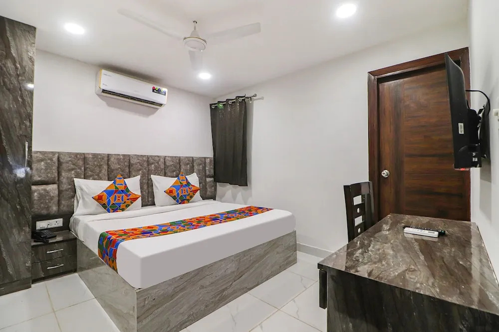 Oyo Townhouse 1126 Super 8