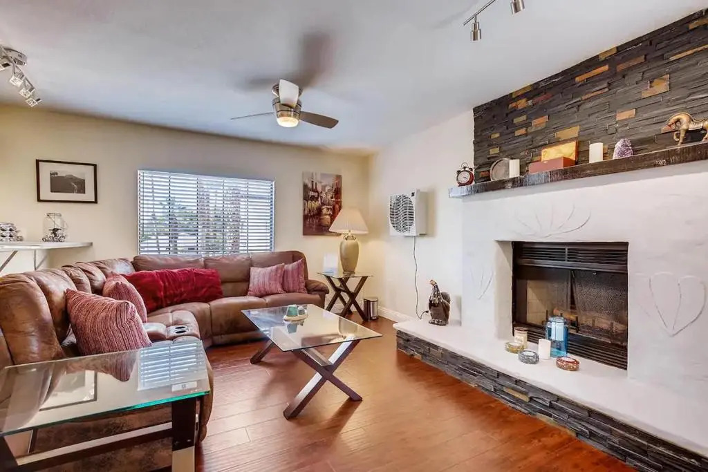 Villa Gordal - Enormous Villa in Las Vegas with 39 Sleeps