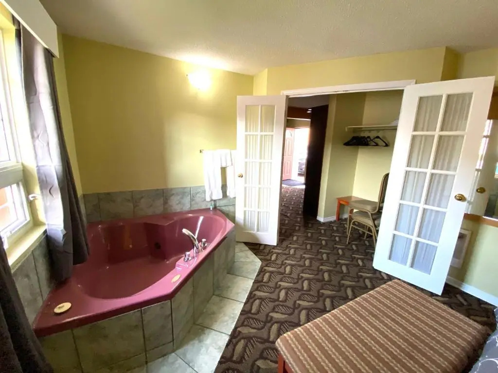 Lakeshore Suites